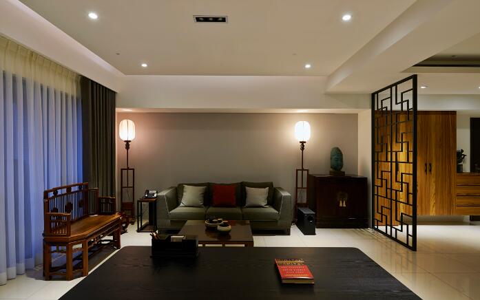 点击大图看下一张：中式古色古香两居装修设计