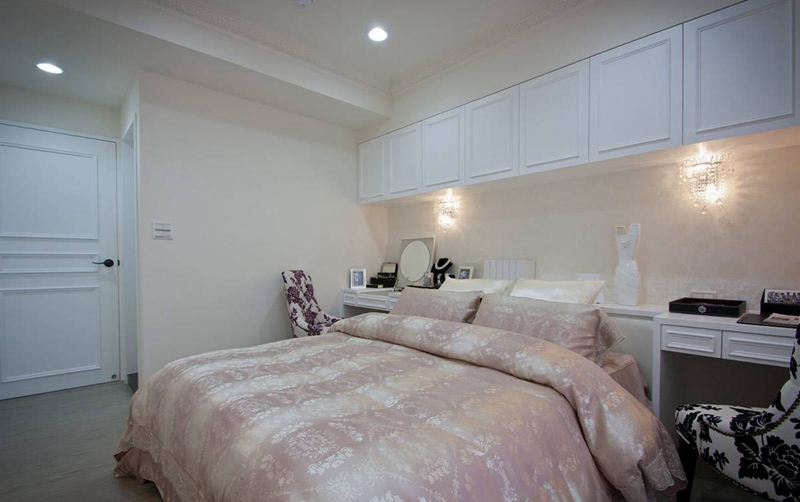 点击大图看下一张：白色典雅简约风格三居室装潢案例