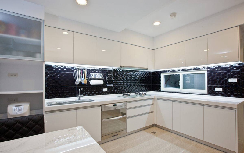 点击大图看下一张:135平现代简洁时尚三居设计装潢