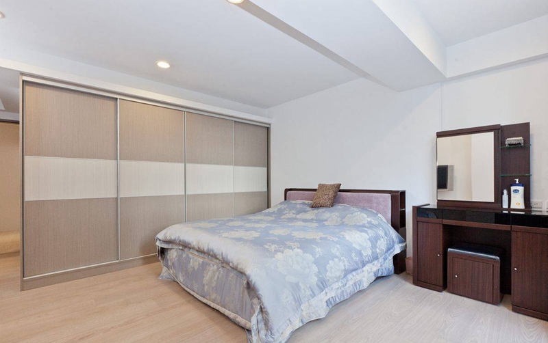 点击大图看下一张:135平现代简洁时尚三居设计装潢