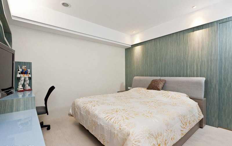 点击大图看下一张:135平现代简洁时尚三居设计装潢