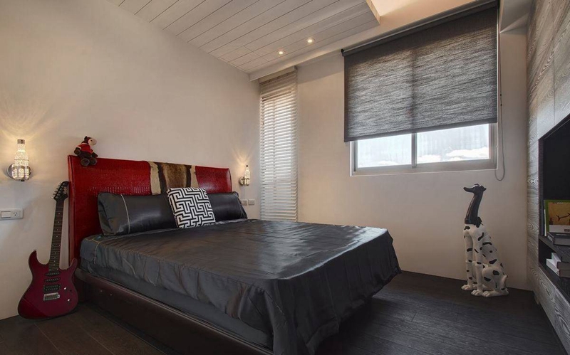 点击大图看下一张：低调时尚现代风格三居装潢实例精选