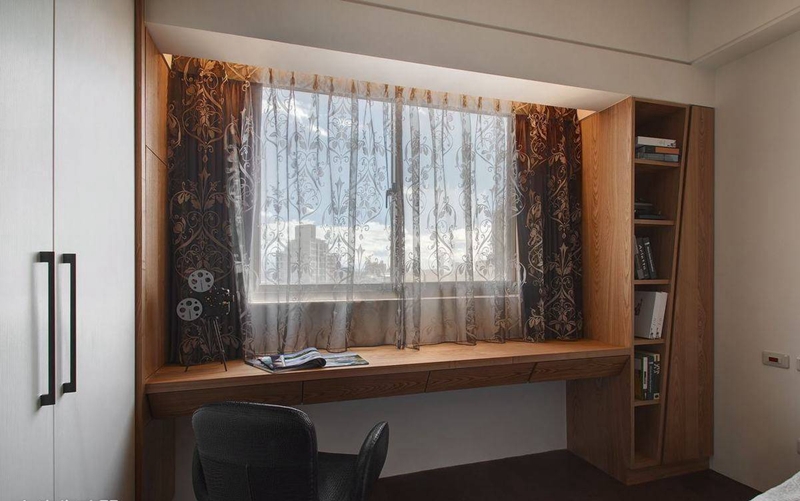 点击大图看下一张：低调时尚现代风格三居装潢实例精选