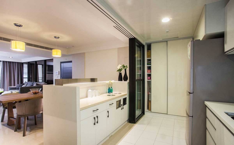 点击大图看下一张：都市简约风四居装修图片大全