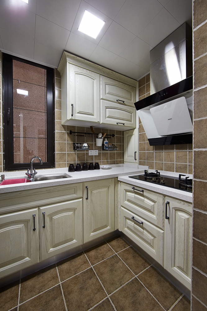 点击大图看下一张：85平唯美个性简欧风格两居小户型装修案例