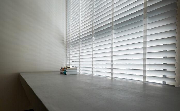 点击大图看下一张：现代简约两居设计实景案例