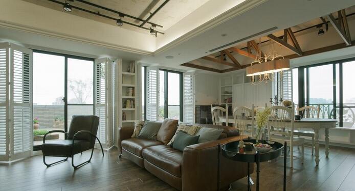 点击大图看下一张：休闲美式两居实景案例