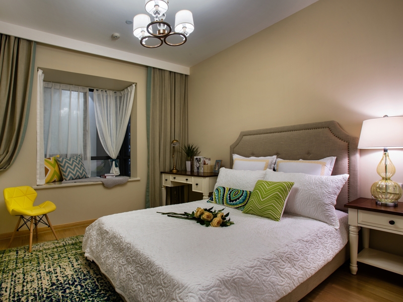 点击大图看下一张:缤纷美式风格三居装修案例欣赏