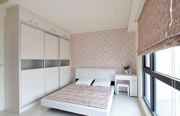 点击大图看下一张：现代180平三居效果图展示