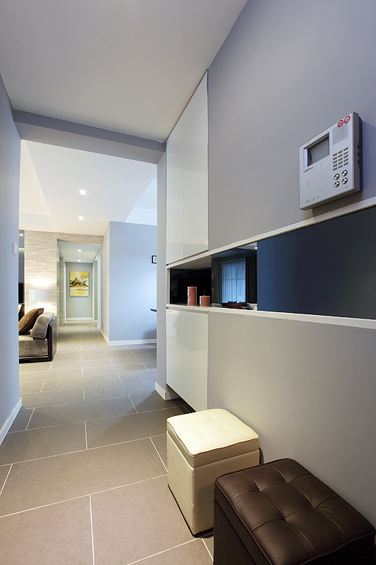 点击大图看下一张：现代时尚质感两居设计欣赏