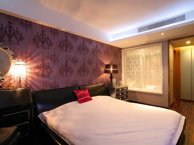 点击大图看下一张：原木现代三居室装潢案例