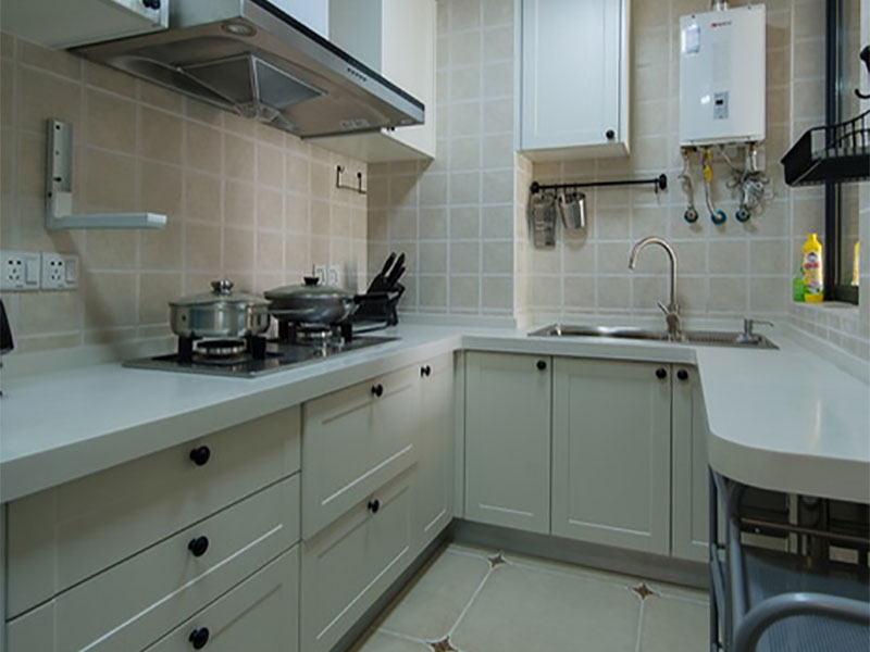 点击大图看下一张：舒适简美两居室装修设计