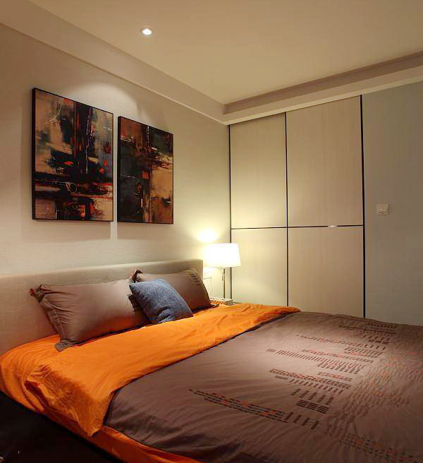 点击大图看下一张：简约温馨三居装修效果图