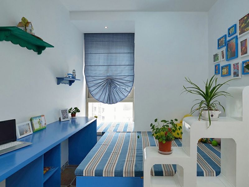 点击大图看下一张：蔚蓝地中海三居装潢设计欣赏