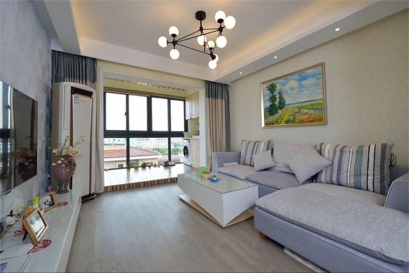 点击大图看下一张：简约温馨二居婚房装修实例欣赏