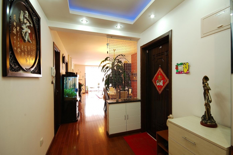 点击大图看下一张：混搭简约温馨三居装修设计图片大全