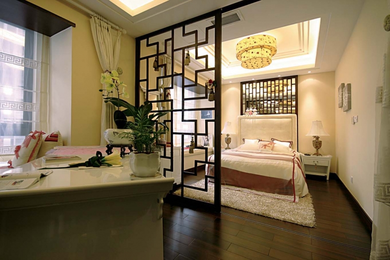 点击大图看下一张：中式古典唯美三居室装修案例欣赏