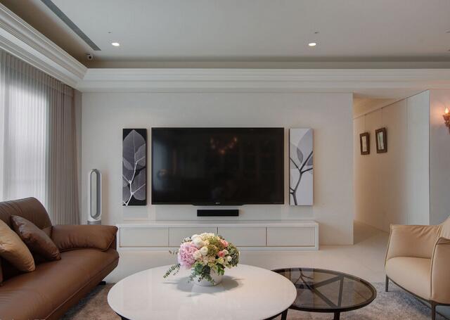 点击大图看下一张：2016暖色调艺术特质简约别墅装潢设计