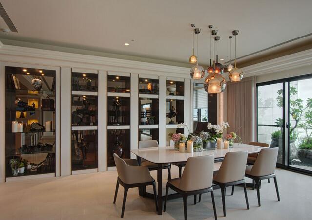 点击大图看下一张：2016暖色调艺术特质简约别墅装潢设计