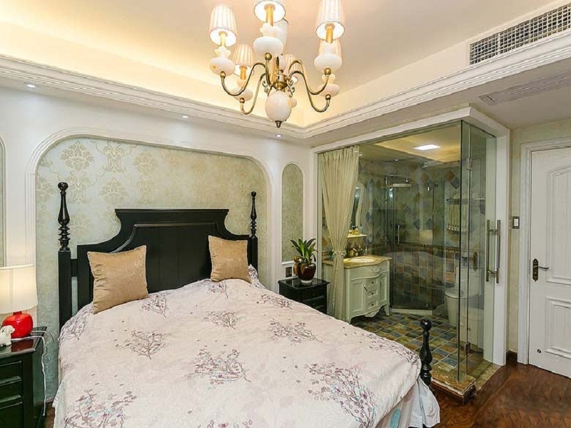 点击大图看下一张：古典设计欧式四居室装修布局案例