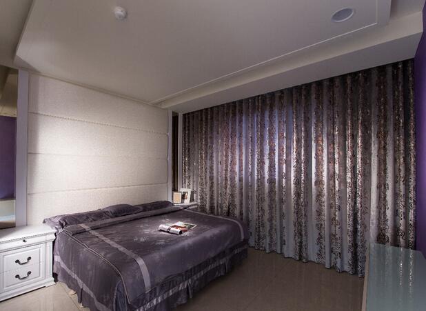 点击大图看下一张：明亮宽敞新古典风格三居室装修欣赏