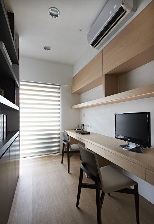 点击大图看下一张：现代三居装修效果展示