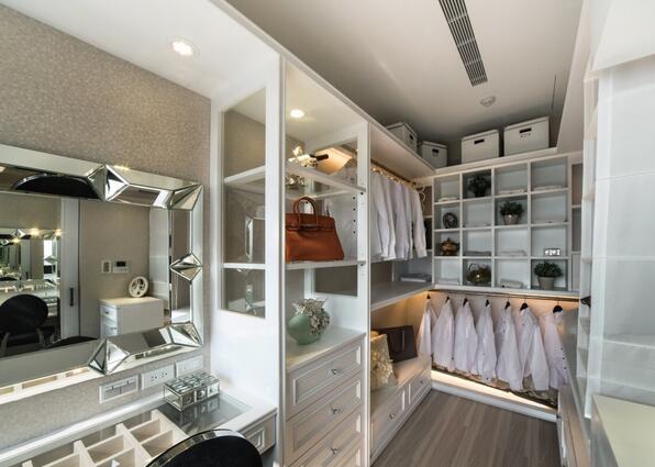 点击大图看下一张：欧风新古典奢华三居装潢设计