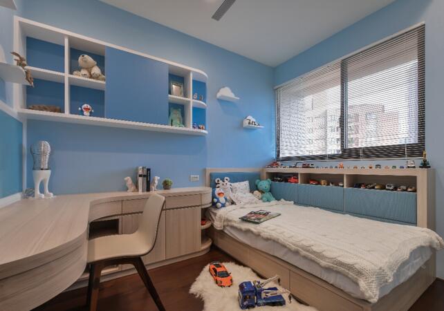 点击大图看下一张：气质非凡现代风格四居室装潢设计欣赏