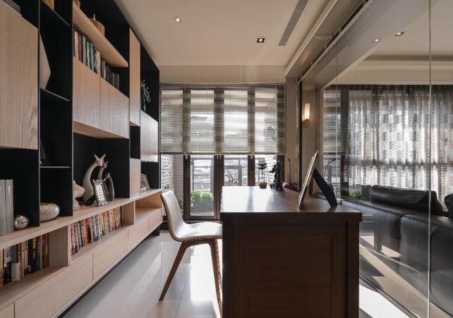 点击大图看下一张：气质非凡现代风格四居室装潢设计欣赏