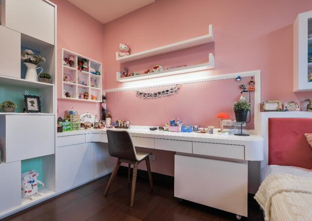 点击大图看下一张：气质非凡现代风格四居室装潢设计欣赏