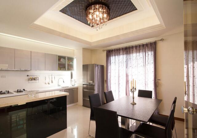 点击大图看下一张：新古典大气风格别墅设计欣赏