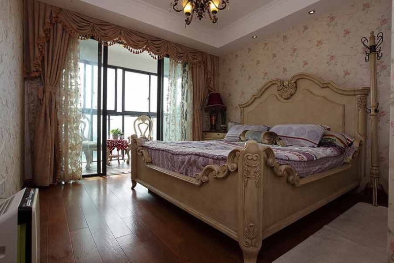 点击大图看下一张:精致典型欧式三居室装修设计