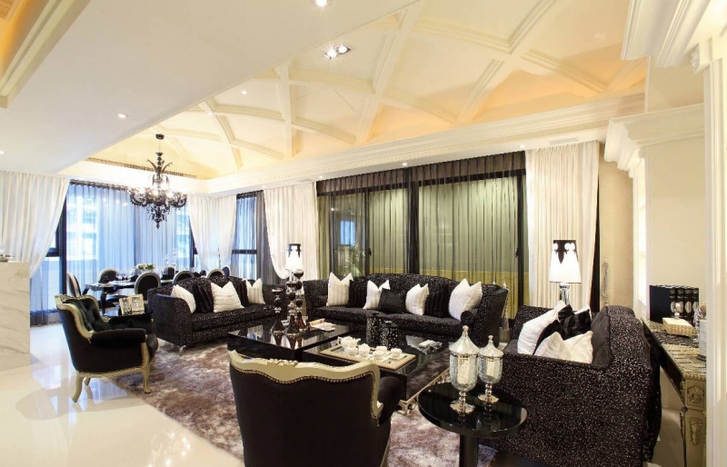 点击大图看下一张：艺术奢华新古典主义三居家装案例