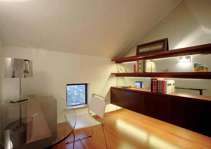 点击大图看下一张：中式复式装修效果图