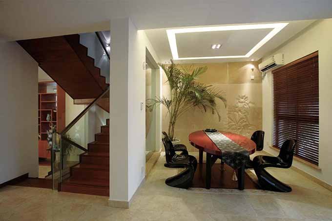 点击大图看下一张：中式复式装修效果图