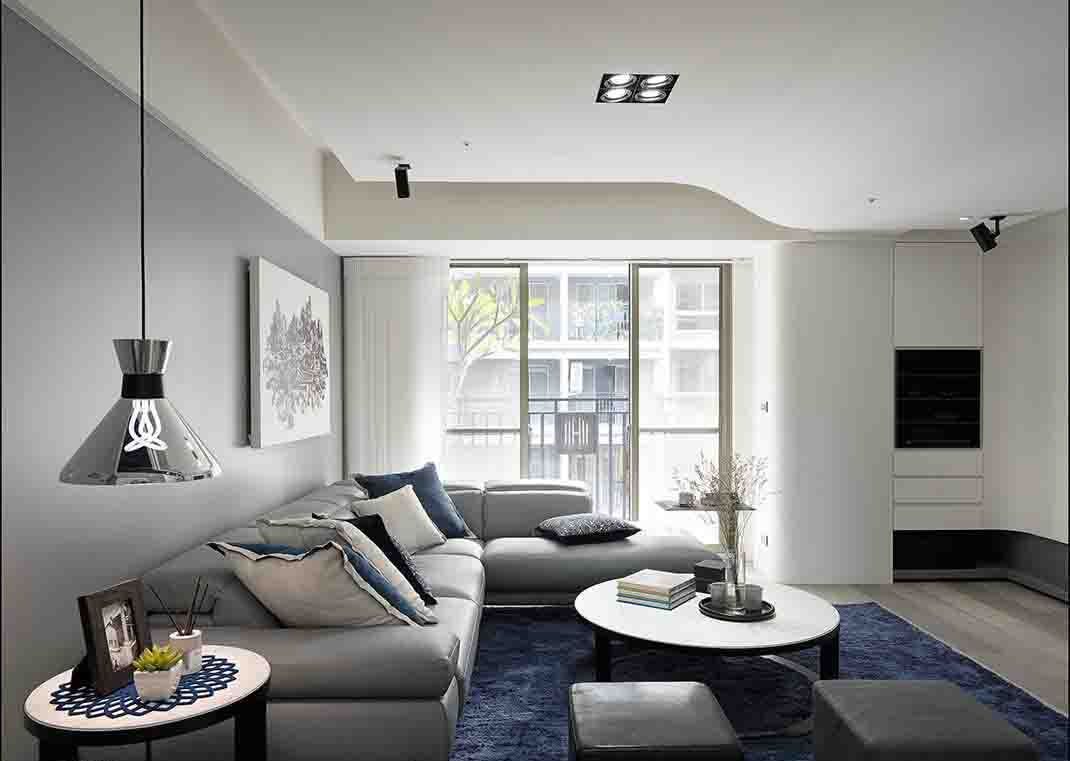 点击大图看下一张：黑白灰现代二居室设计