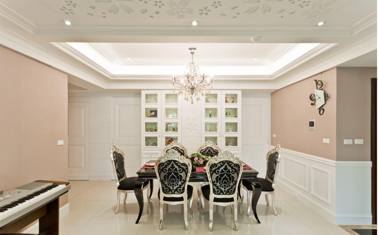 点击大图看下一张：新古典三居装修案例