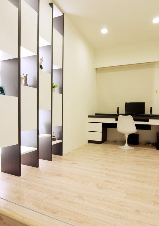 点击大图看下一张：现代两居装修案例