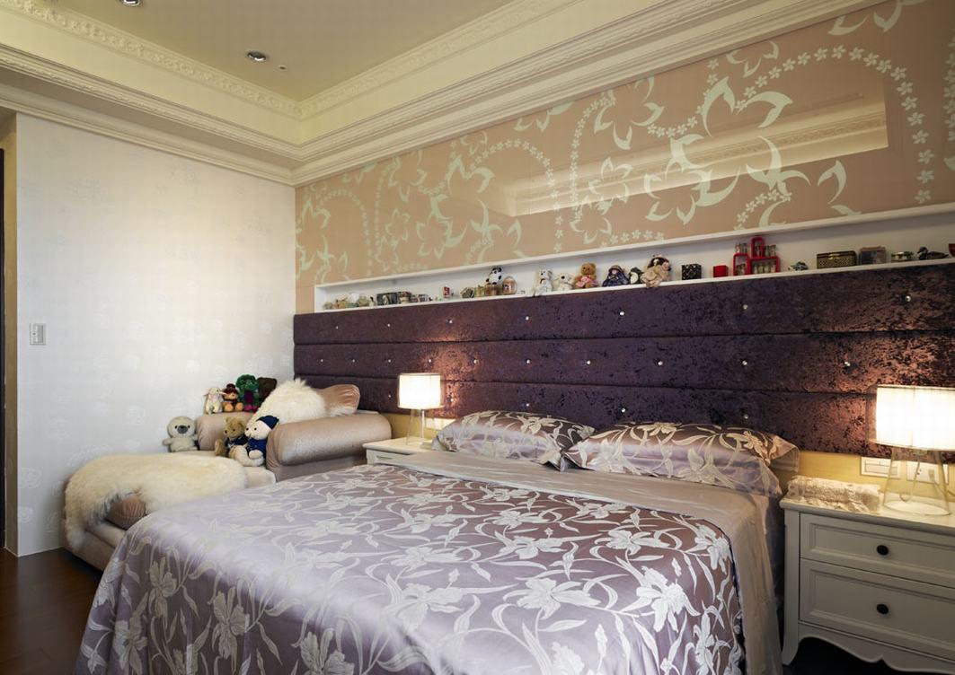 点击大图看下一张：新古典三居装修效果图