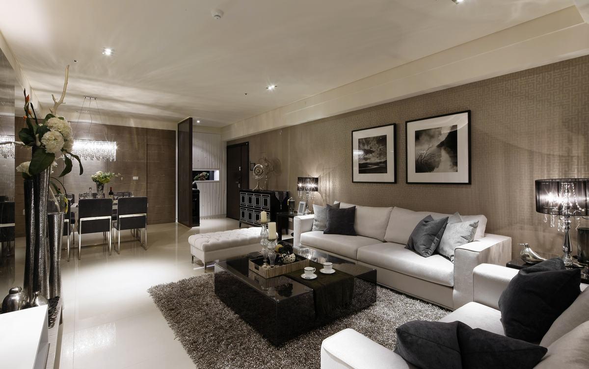 点击大图看下一张：现代三居装修案例欣赏