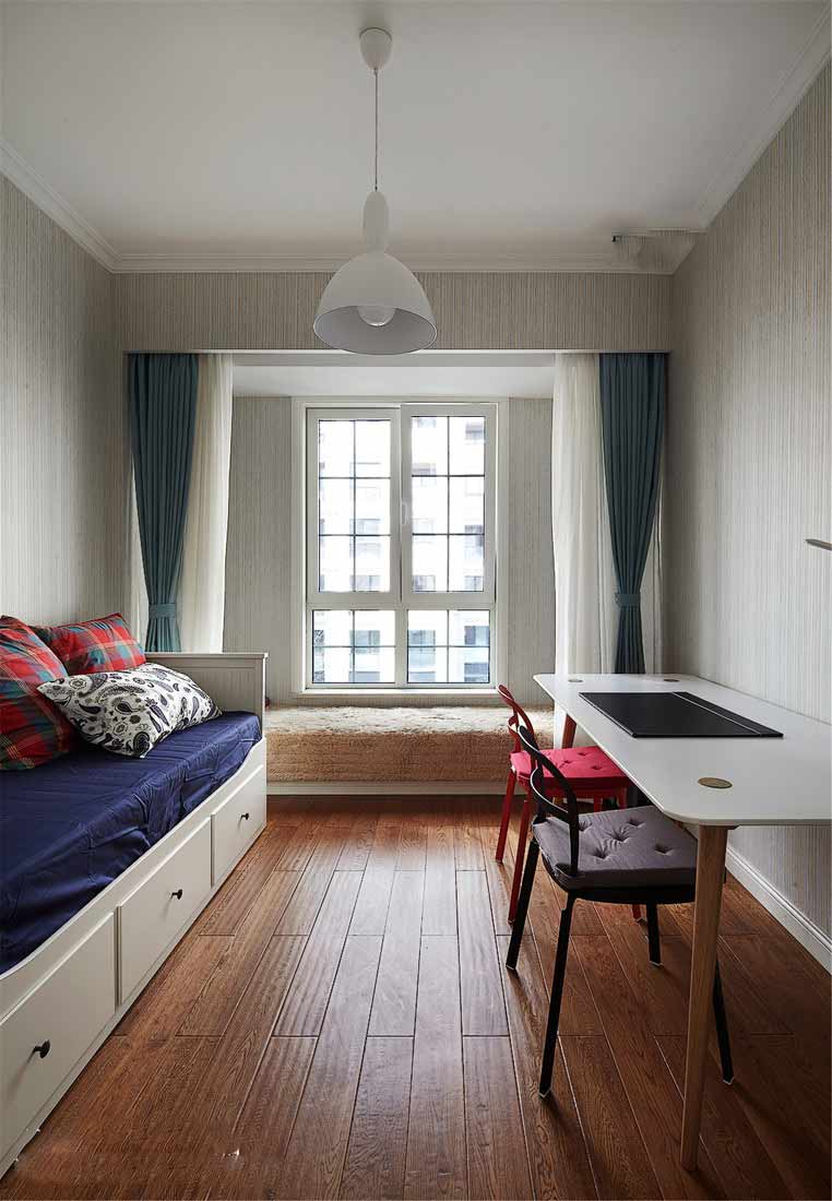 点击大图看下一张：美式休闲三居装修设计