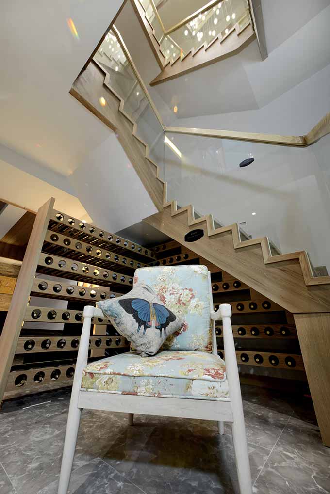 点击大图看下一张：简欧别墅设计效果图