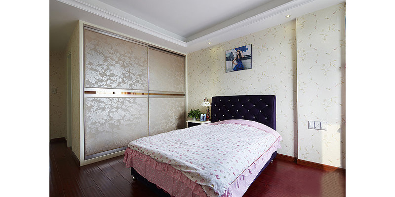 点击大图看下一张：简欧精美三室装修图集