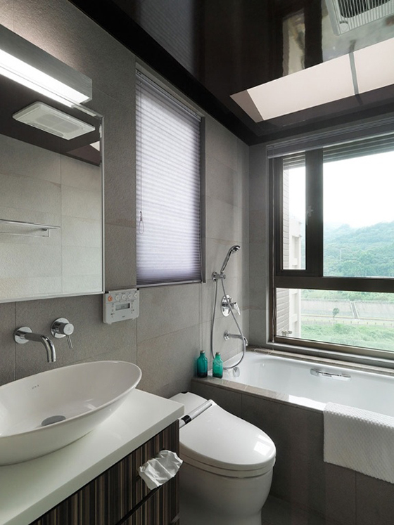 点击大图看下一张：现代简约三居效果图