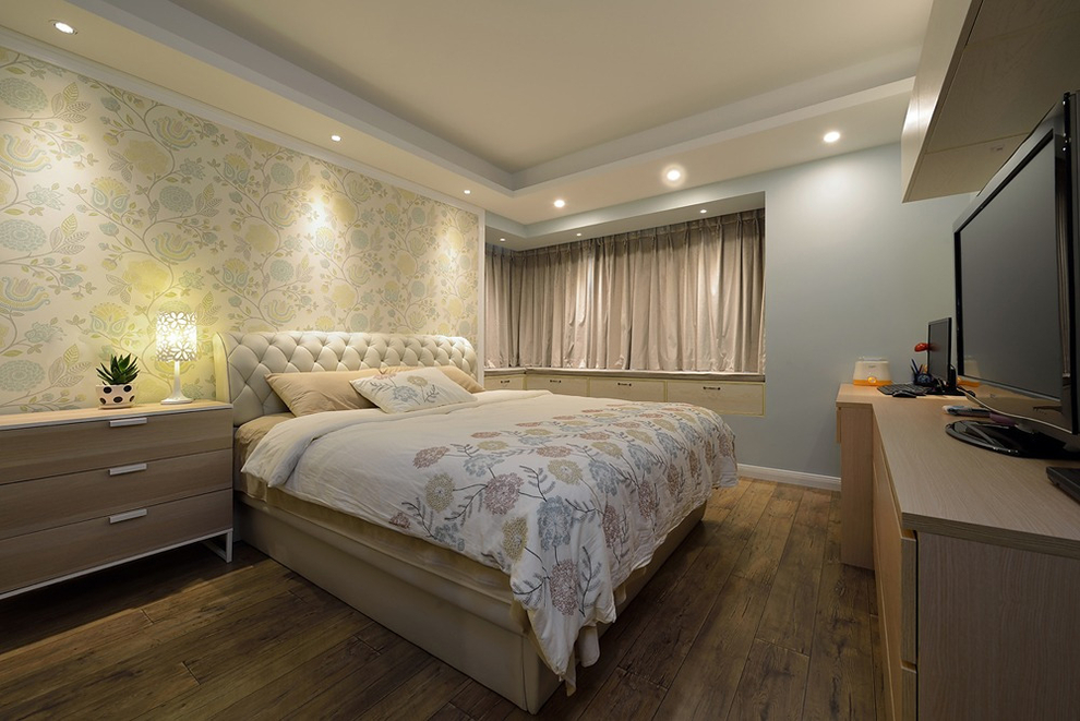 点击大图看下一张：清新混搭风格三居室设计