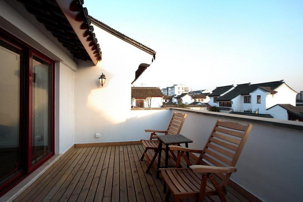 点击大图看下一张：现代别墅家居设计装潢