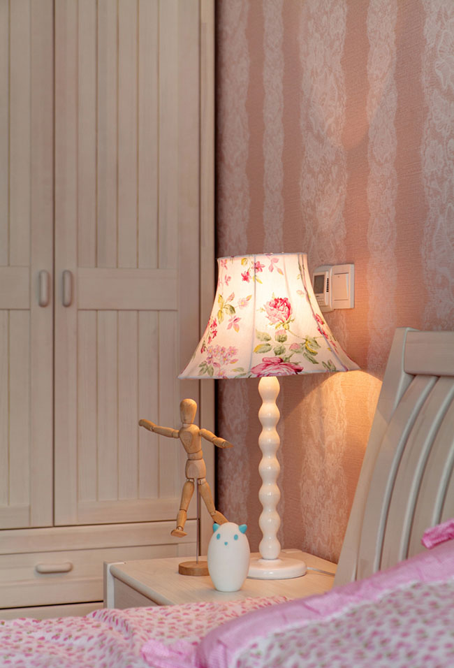 点击大图看下一张：混搭四居装修效果图