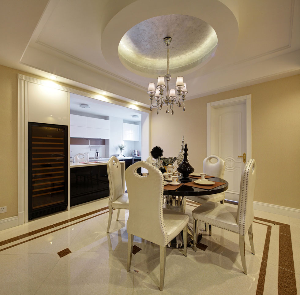 点击大图看下一张:混搭四居装修效果图