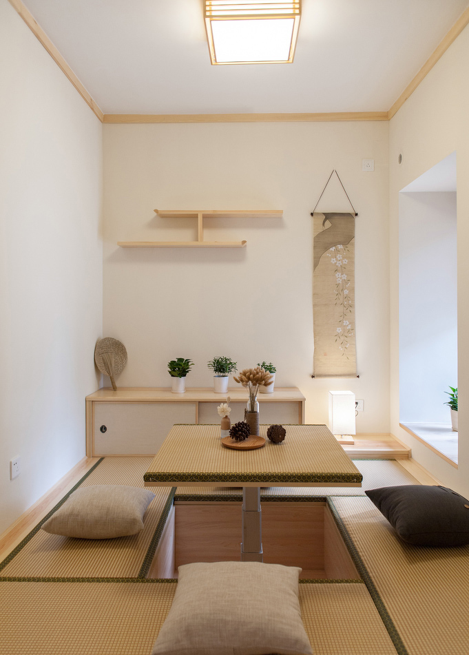 点击大图看下一张：唯美原木简约三居室案例欣赏