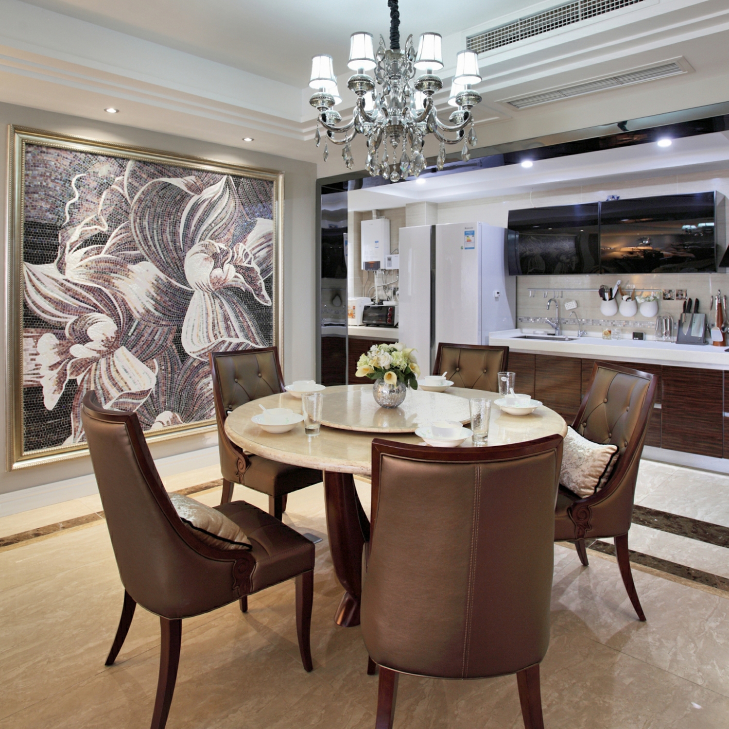 点击大图看下一张：东南亚146平米三居室内装修图片大全